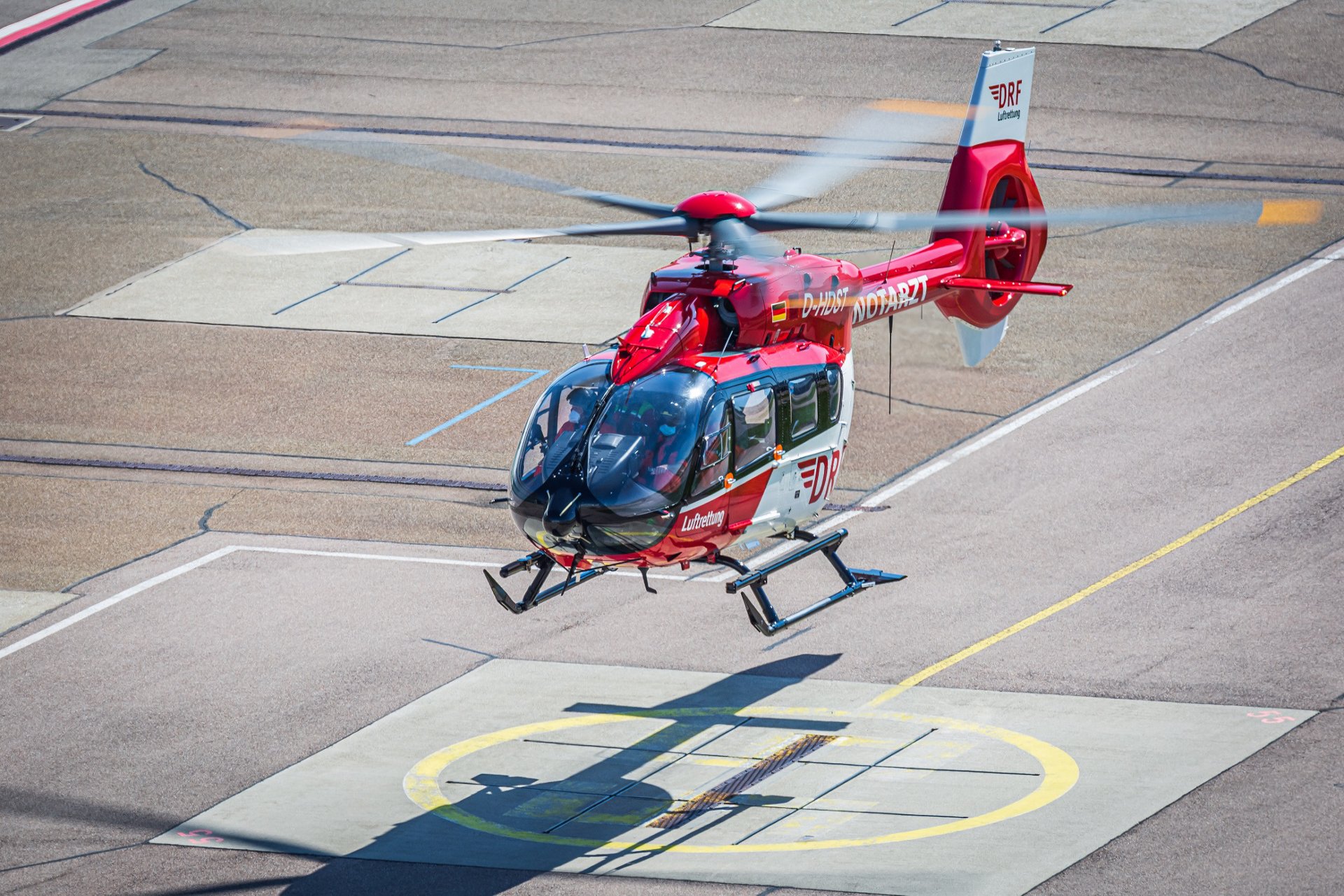 Airbus performs the first five-bladed H145 retrofit of DRF Luftrettung helicopter.